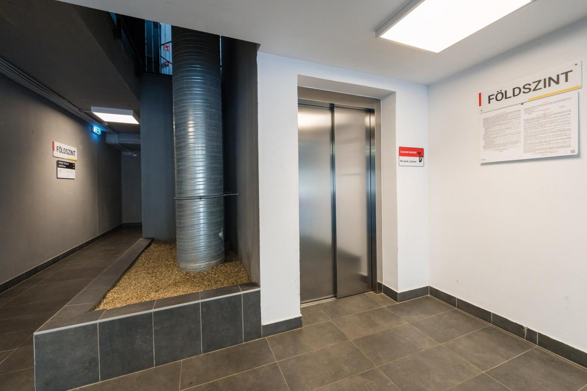 Brand New Modern Apartment-2 Rooms-Balcony-Garage Budapest Bagian luar foto