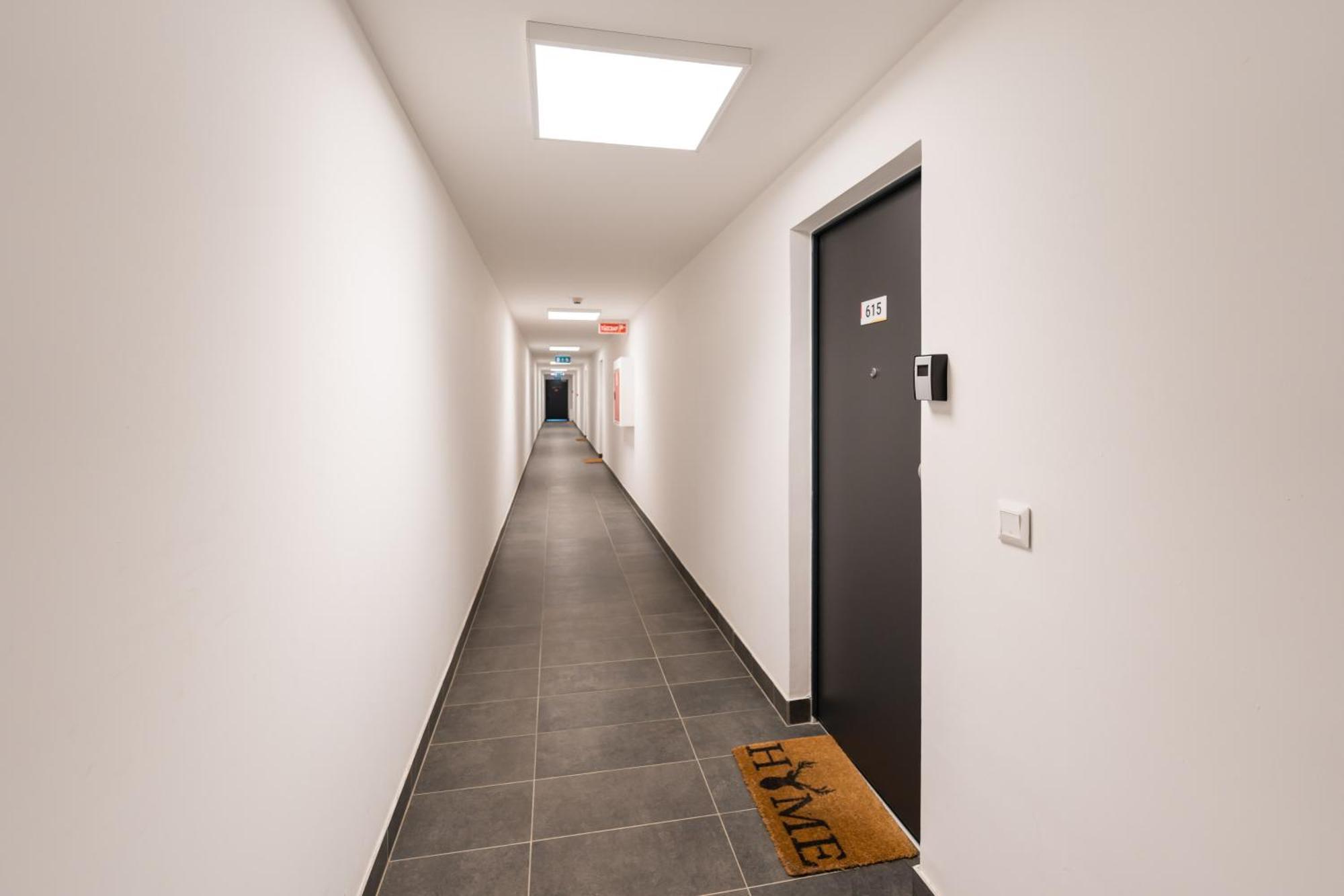 Brand New Modern Apartment-2 Rooms-Balcony-Garage Budapest Bagian luar foto