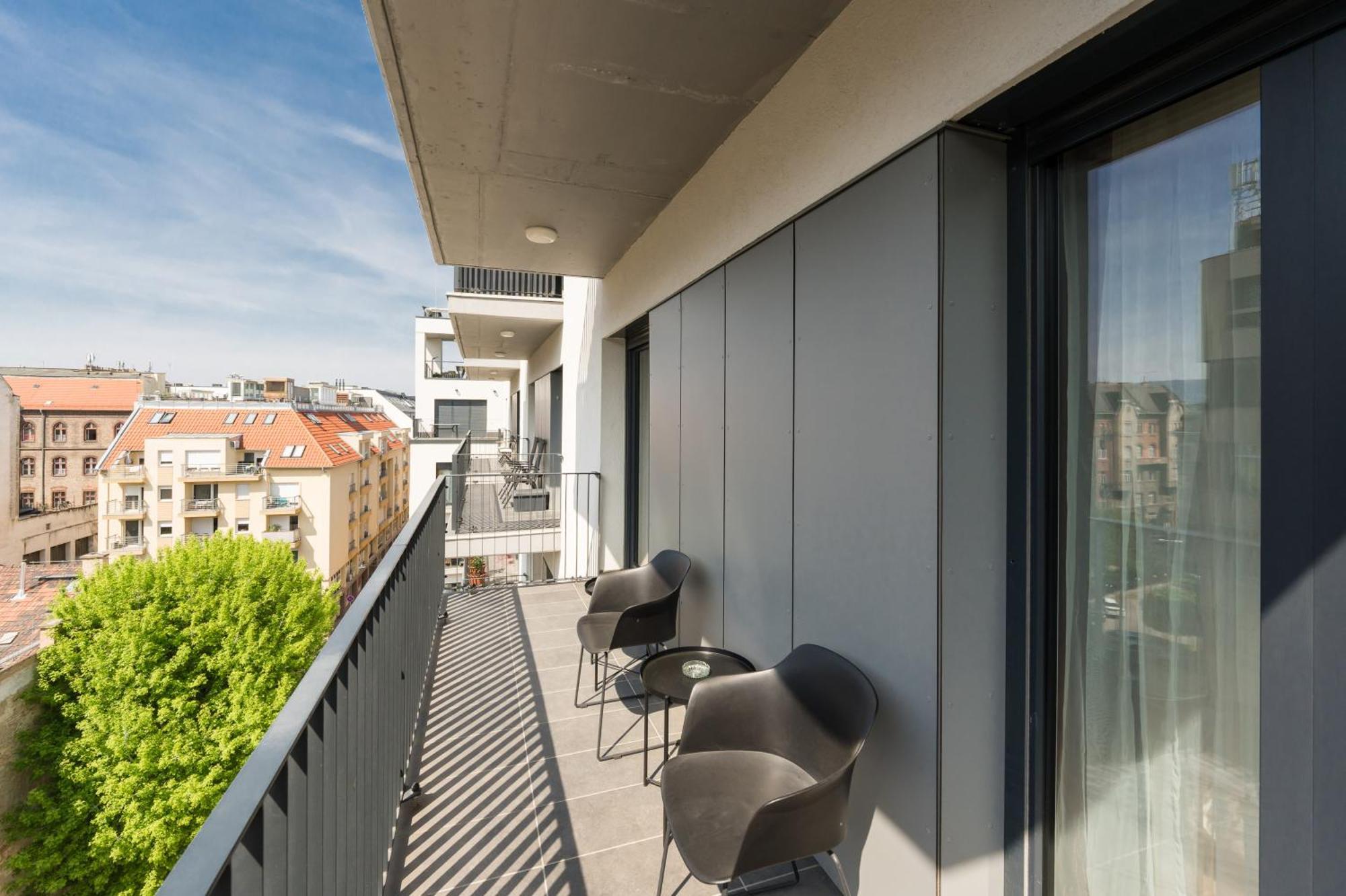 Brand New Modern Apartment-2 Rooms-Balcony-Garage Budapest Bagian luar foto