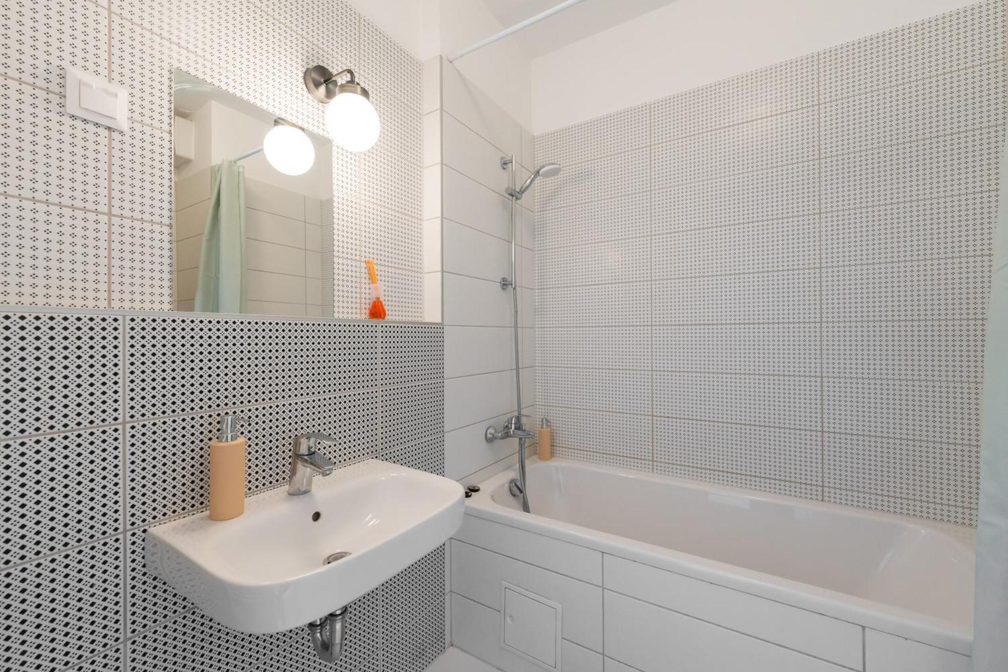 Brand New Modern Apartment-2 Rooms-Balcony-Garage Budapest Bagian luar foto